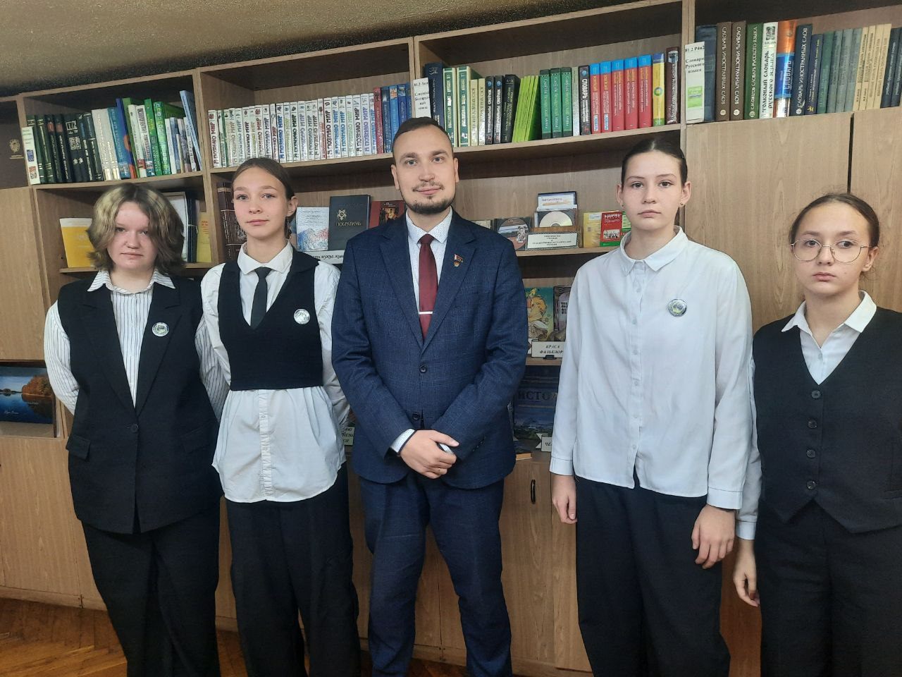 "Быть достойным гражданином Республики Беларусь - значит чтить законы своего государства и брать на себя ответственность за будущую судьбу своей страны" "Быть достойным гражданином Республики Беларусь - значит чтить законы своего государства и брать на себя ответственность за будущую судьбу своей страны"