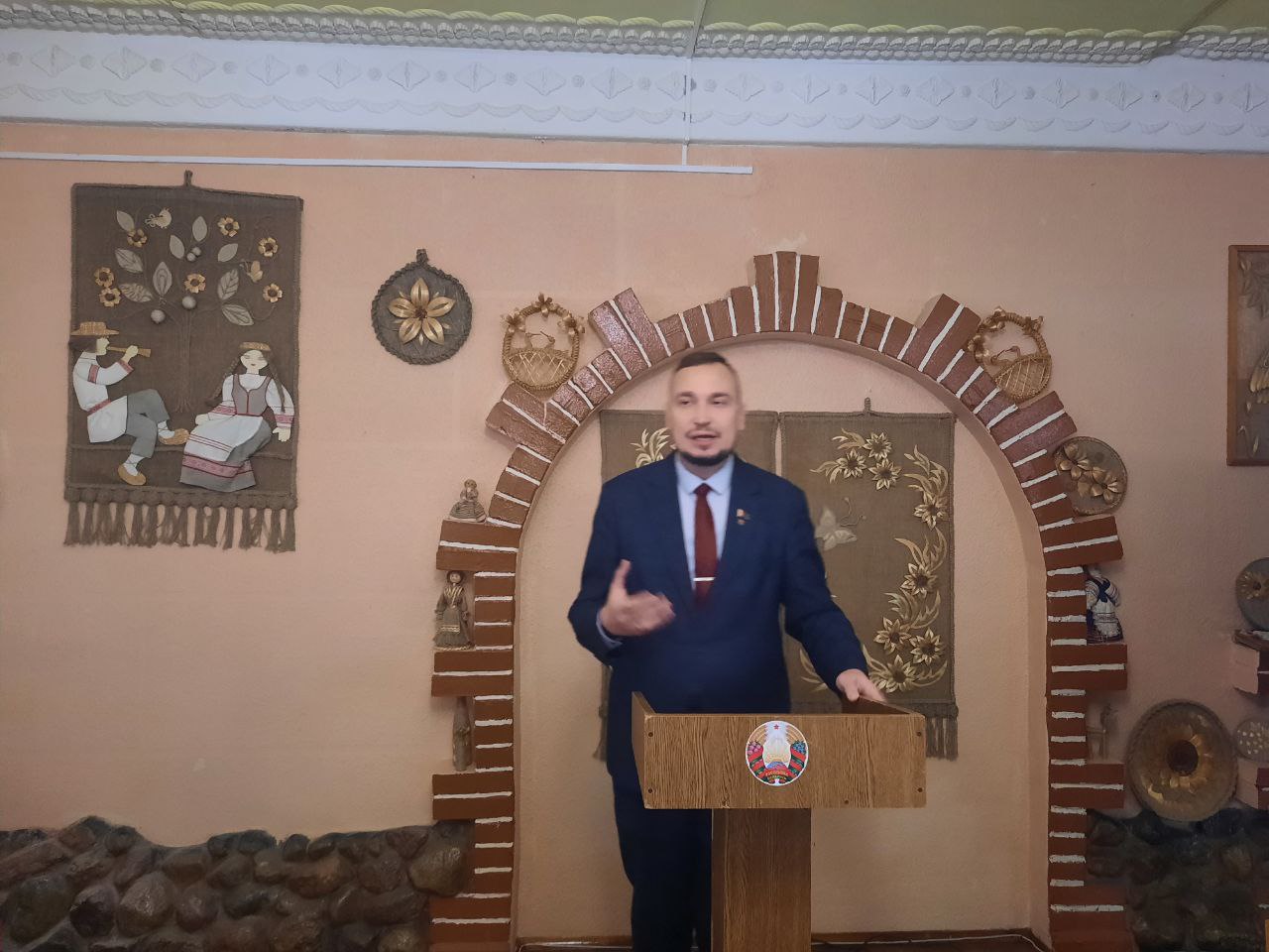 "Быть достойным гражданином Республики Беларусь - значит чтить законы своего государства и брать на себя ответственность за будущую судьбу своей страны" "Быть достойным гражданином Республики Беларусь - значит чтить законы своего государства и брать на себя ответственность за будущую судьбу своей страны"