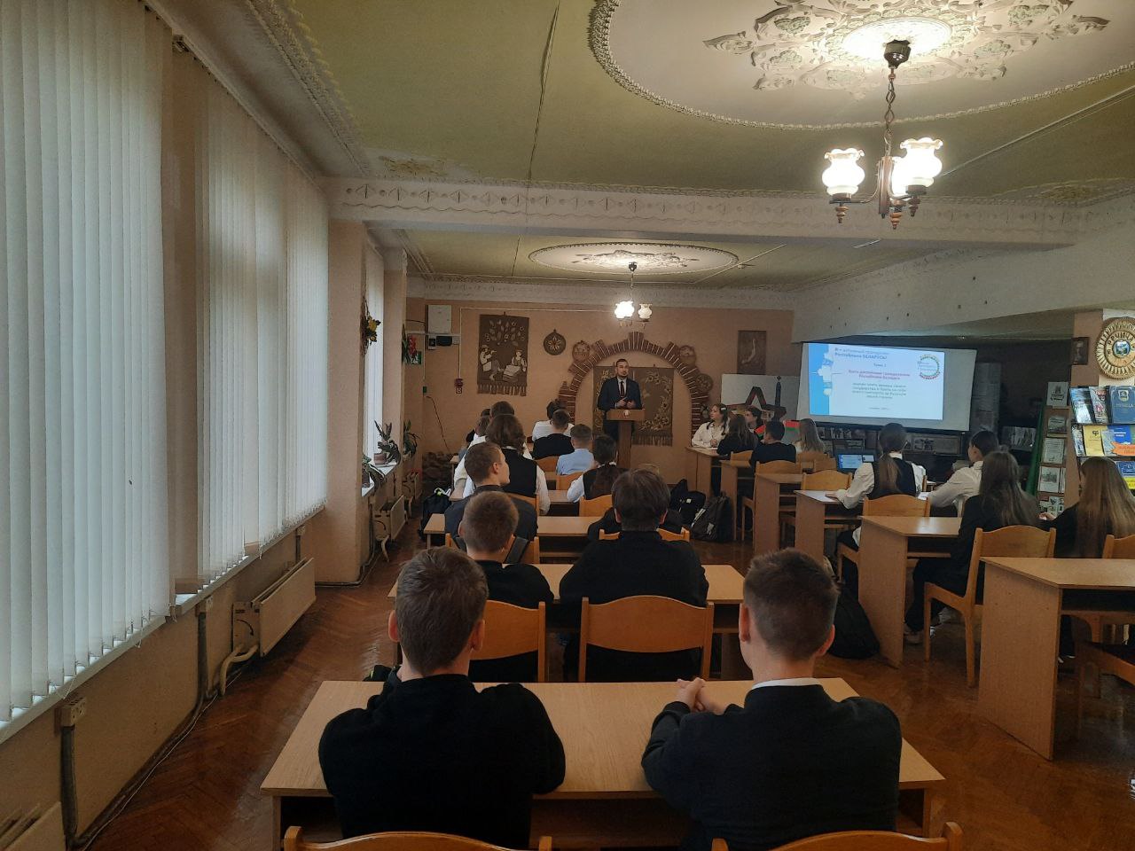 "Быть достойным гражданином Республики Беларусь - значит чтить законы своего государства и брать на себя ответственность за будущую судьбу своей страны" "Быть достойным гражданином Республики Беларусь - значит чтить законы своего государства и брать на себя ответственность за будущую судьбу своей страны"